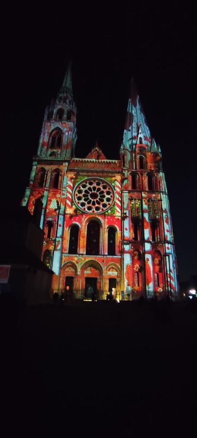 Apartamento Nuits Au Grenier De Chartres Exterior foto